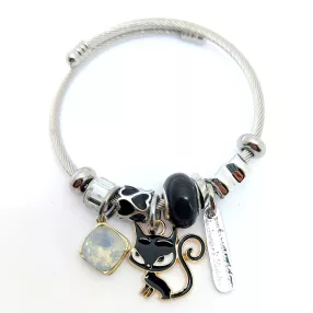   Ezüstszínű nemesacél pandora jellegű karperec cica charmmal