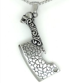 Ezüstszínű nemesacél bárd medál koponyával