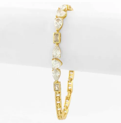 Aranysárga színű antiallergén karkötő fehér kristályokkal