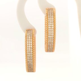 Aranyszínű antiallergén fülbevaló fehér kristályokkal