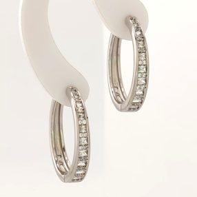   Ezüstszínű antiallergén fülbevaló fehér kristályokkal