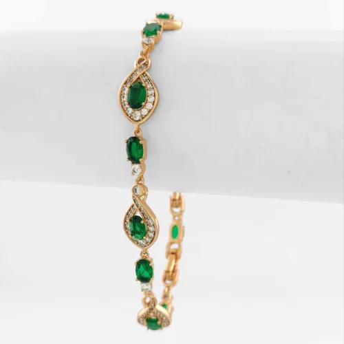 Aranyszínű antiallergén karkötő smaragdzöld kristályokkal