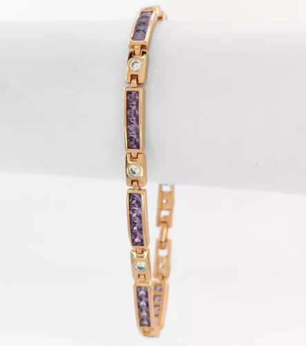 Aranyszínű antiallergén karkötő lila kristályokkal