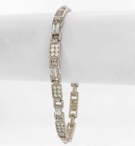 Ezüstszínű antiallergén karkötő fehér kristályokkal