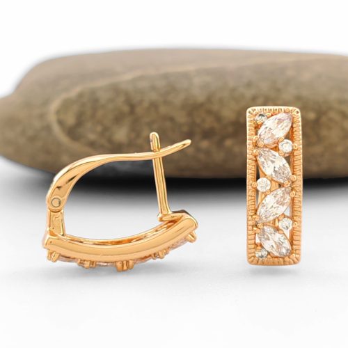 Aranyszínű orvosi fém fülbevaló fehér kristályokkal