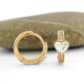   Fehér Swarovski kristállyal díszített aranyszínű antiallergén fülbevaló