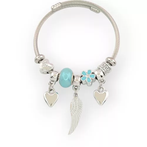 Ezüstszínű nemesacél pandora jellegű karperec szív és angyalszárny charmokkal