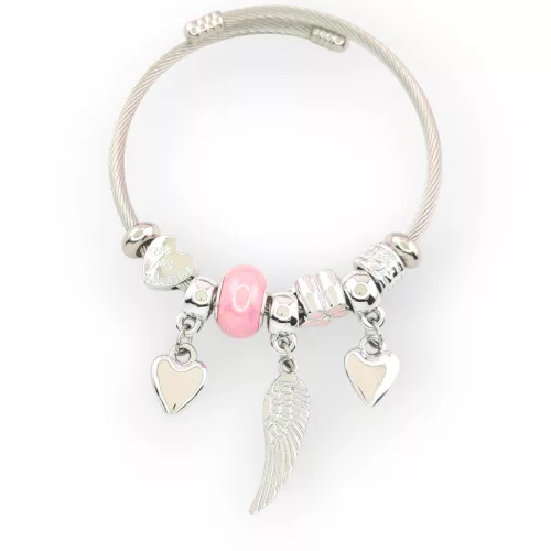 Ezüstszínű nemesacél pandora jellegű karperec szív és angyalszárny charmokkal