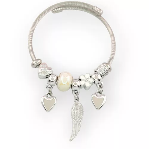 Ezüstszínű nemesacél pandora jellegű karperec szív és angyalszárny charmokkal
