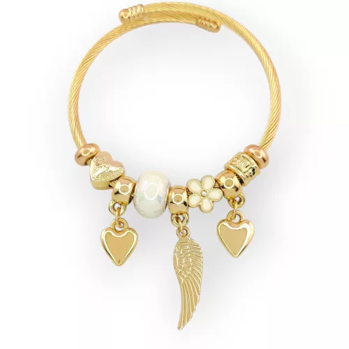 Aranyszínű nemesacél pandora jellegű karperec szív és angyalszárny charmokkal