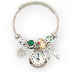   Ezüstszínű nemesacél pandora jellegű karperec szív és kulcs charmokkal