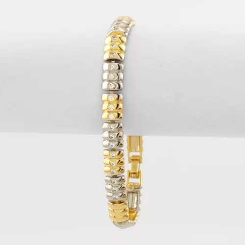 Aranysárga-ezüstszínű antiallergén karkötő fehér kristályokkal