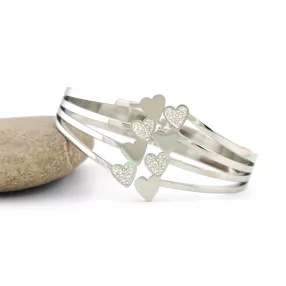 Ezüstszínű nemesacél szív karperec