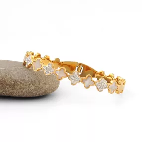 Aranyszínű nemesacél karperec kagyló díszítéssel