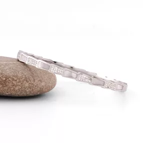   Ezüstszínű nemesacél karkötő kagyló belső díszítéssel