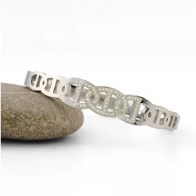 Ezüstszínű nemesacél karperec fehér kristályokkal