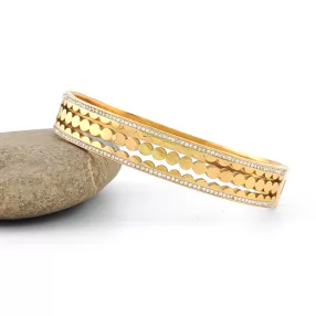 Aranyszínű nemesacél karperec fehér kristályokkal