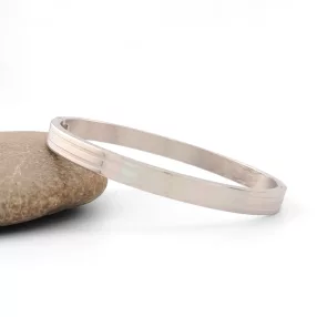 Ezüstszínű nemesacél karperec