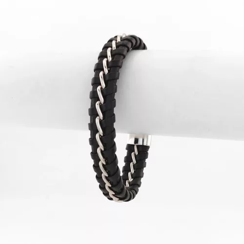 Fekete bőr karkötő nemesacél díszítéssel