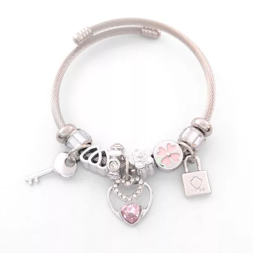 Ezüstszínű nemesacél pandora jellegű karperec szív, lakat és kulcs charmokkal