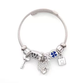   Ezüstszínű pandora jellegű karperec szív, lakat és kulcs charmokkal