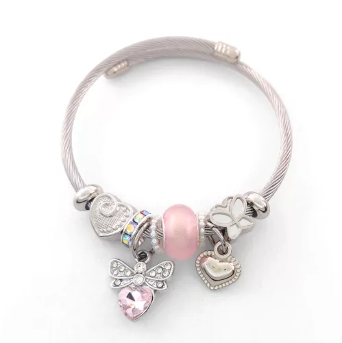 Ezüstszínű nemesacél pandora jellegű karperec szív charmokkal