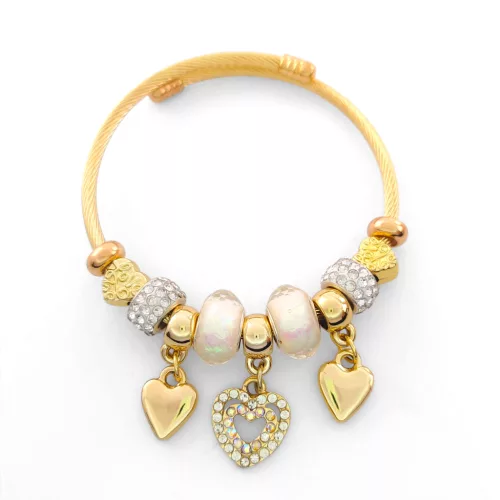 Aranyszínű nemesacél pandora jellegű karperec szív charmokkal