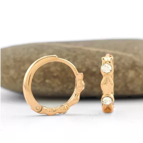   Fehér Swarovski kristállyal díszített aranyszínű antiallergén fülbevaló