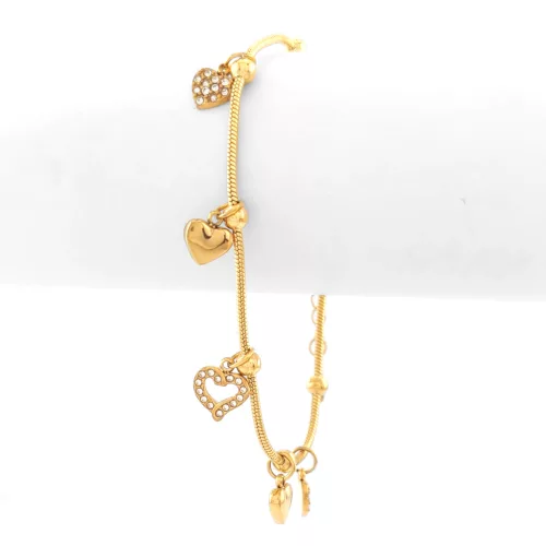 Aranyszínű nemesacél karkötő szív charmokkal és fehér kristályokkal