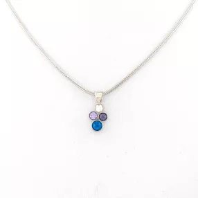  Ezüstszínű nemesacél nyaklánc kék, lila és fehér kristályokkal