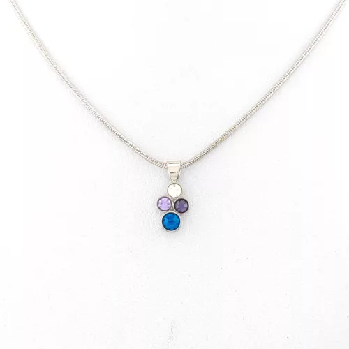 Ezüstszínű nemesacél nyaklánc kék, lila és fehér kristályokkal