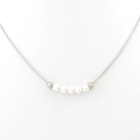   Ezüstszínű nemesacél nyaklánc fehér gyöngy díszítéssel