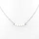 Ezüstszínű nemesacél nyaklánc fehér gyöngy díszítéssel