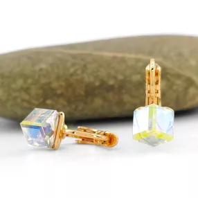   Színjátszós Swarovski kristállyal díszített aranyszínű antiallergén fülbevaló