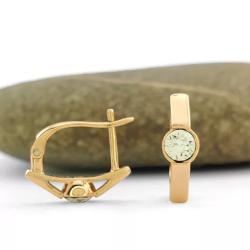 Fehér Swarovski kristállyal díszített aranyszínű antiallergén fülbevaló