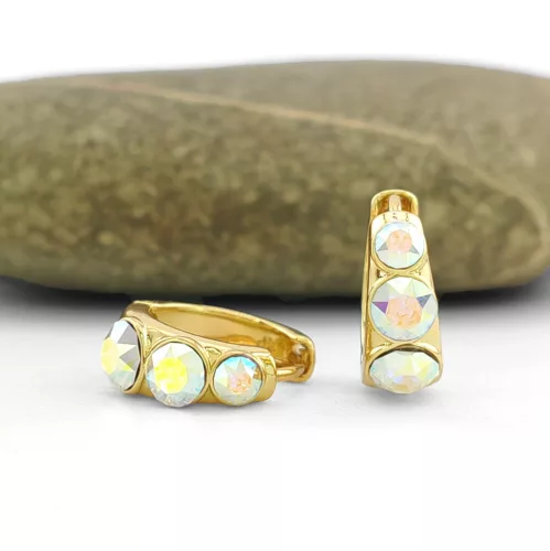 Színjátszós Swarovski kristállyal díszített aranysárga színű antiallergén fülbevaló
