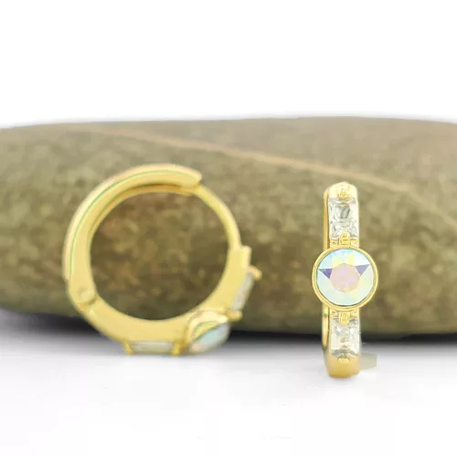 Fehér Swarovski kristállyal díszített aranyszínű antiallergén fülbevaló