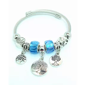 Ezüstszínű pandora jellegű karperec életfa charmokkal