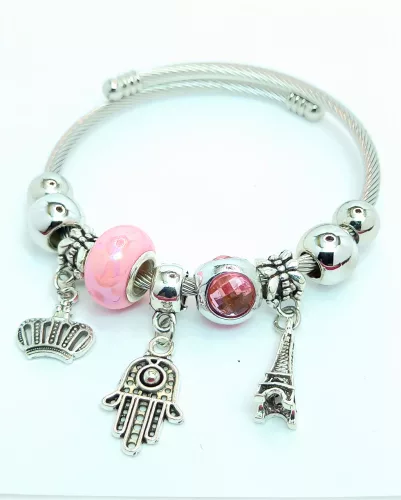 Ezüstszínű nemesacél pandora jellegű karperec rózsaszín kristályokkal