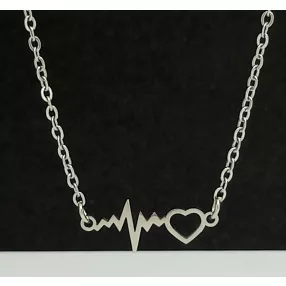 Ezüstszínű nemesacél nyaklánc szívhang medállal