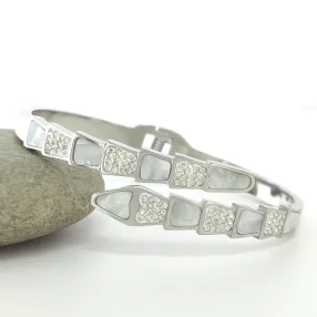   Ezüstszínű nemesacél kígyó karperec kagyló díszítéssel