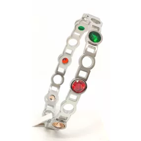 Ezüstszínű nemesacél karperec színes kristályokkal