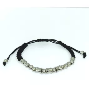 Ezüstszínű nemesacél karkötő