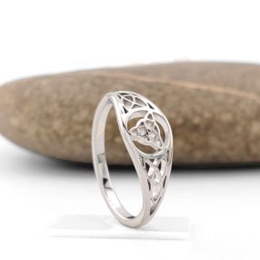 Ezüstszínű nemesacél gyűrű viking motívumokkal